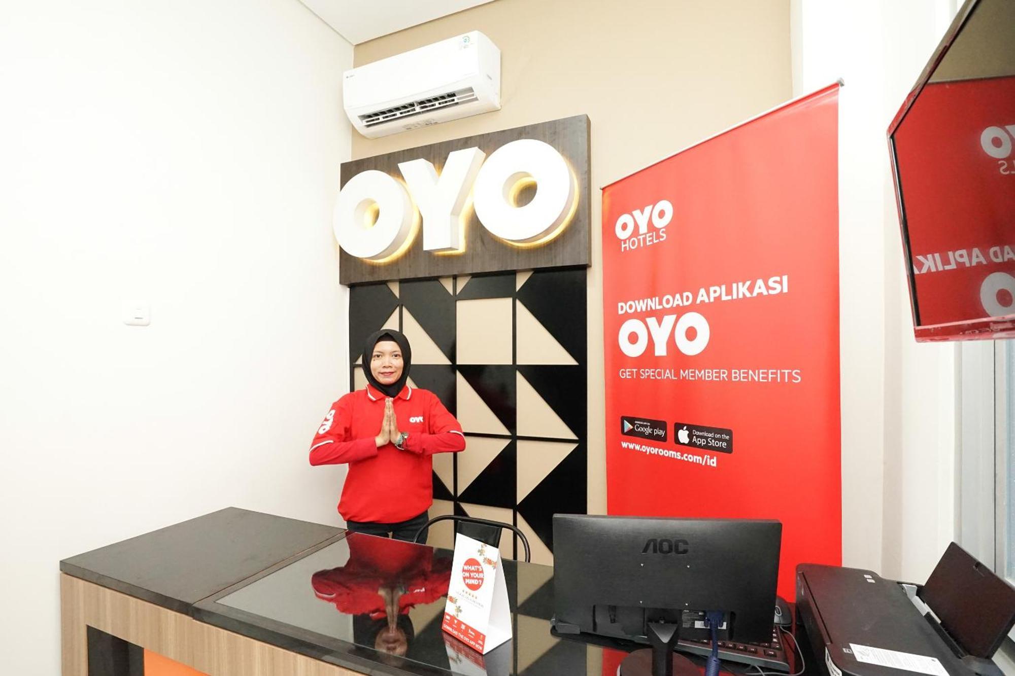 Super Oyo Capital O 614 Graha 8 Syariah Hotel Surabaya Exterior photo